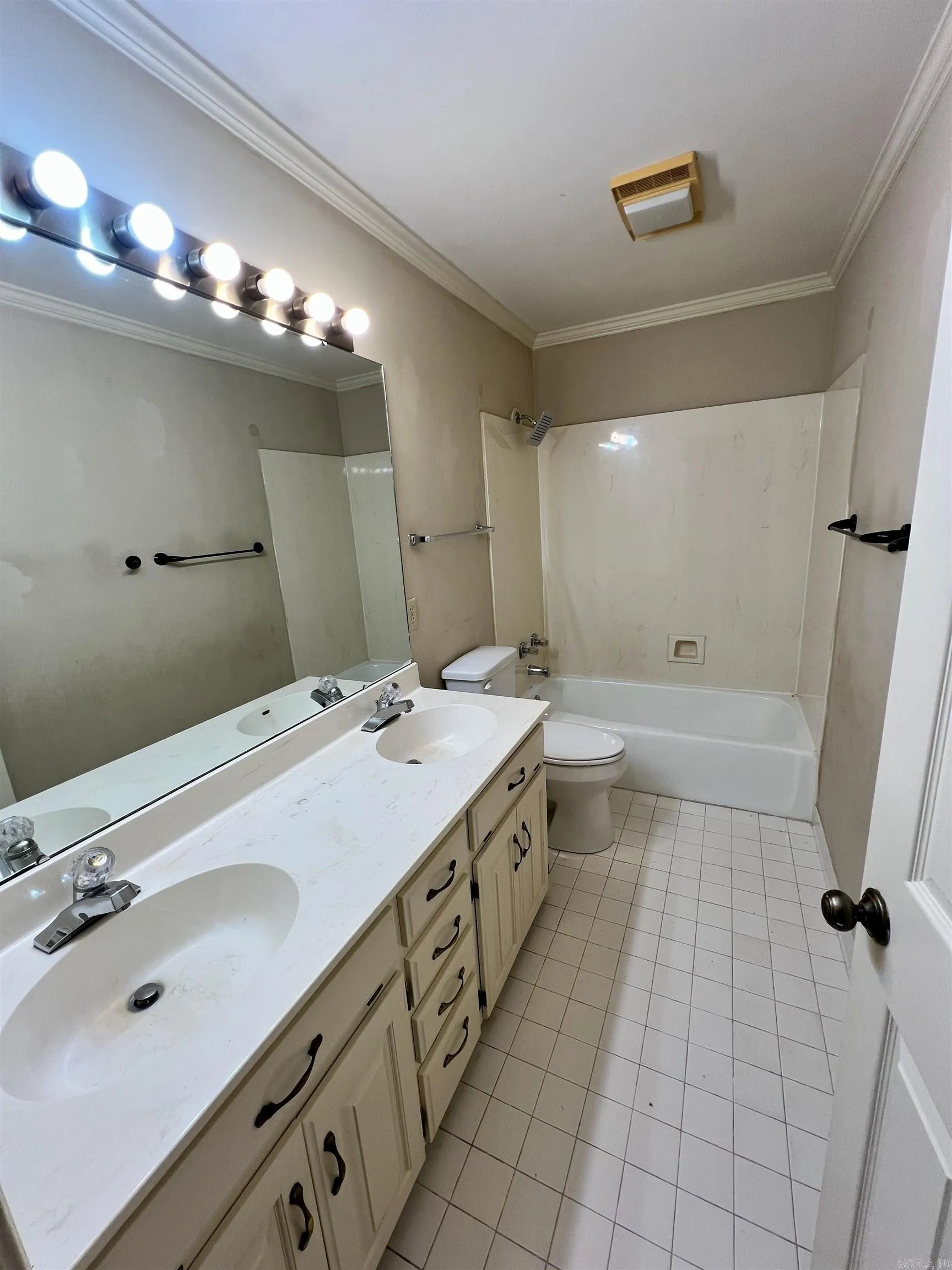 Little Rock, Arkansas 72211, United States, 5 Bedrooms Bedrooms, ,4 BathroomsBathrooms,Residential,Active,176763