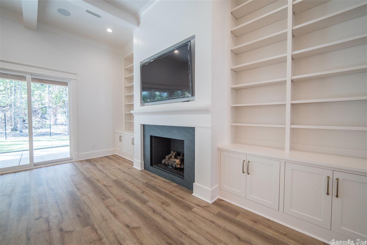 CHENAL VALLEY "ENSBURY PLACE" - Residential