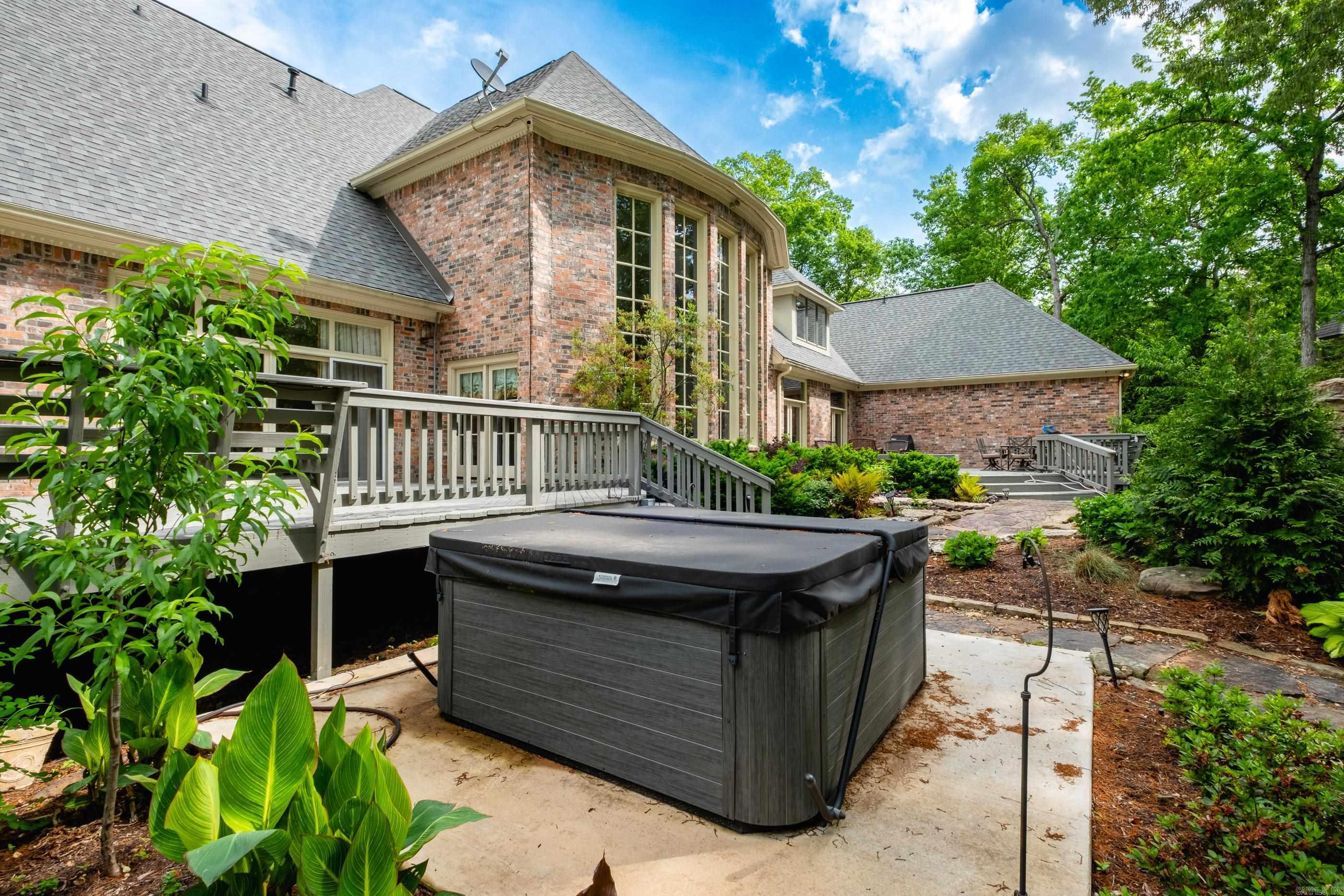 CHENAL VALLEY CHENAL CIRCLE - Residential
