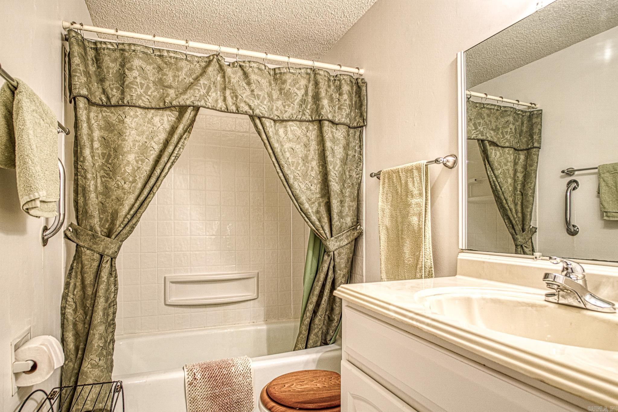 VALENCIA COURTS - Residential