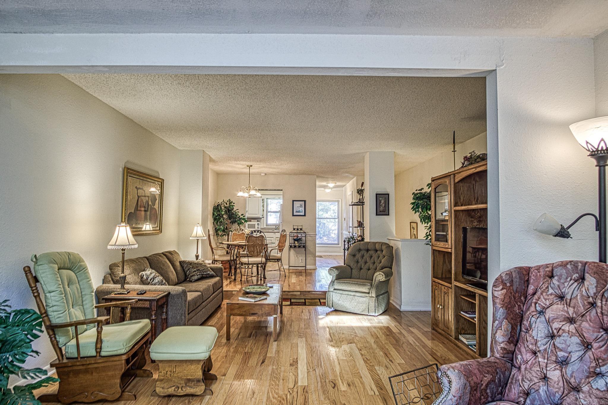 VALENCIA COURTS - Residential