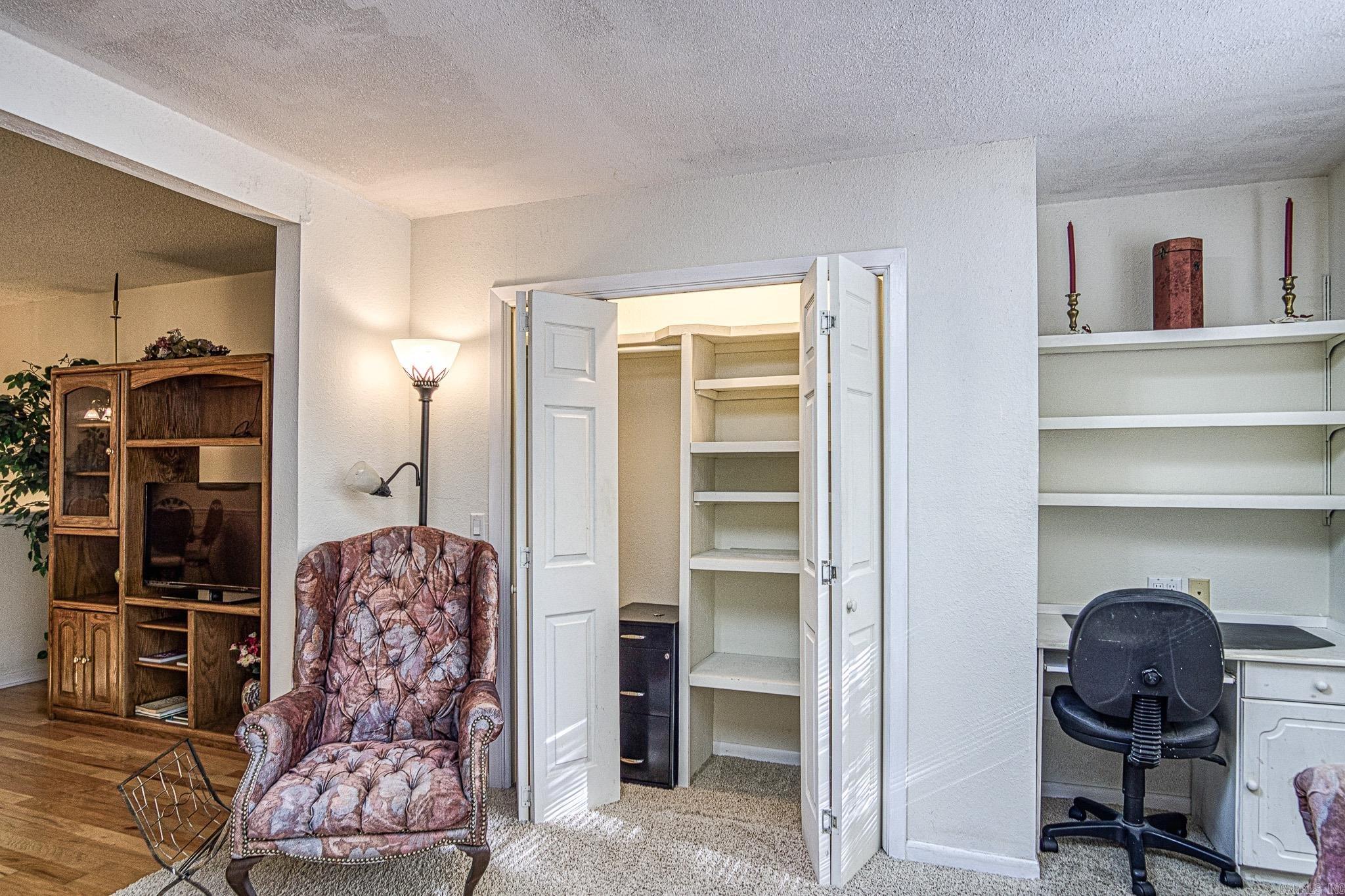 VALENCIA COURTS - Residential