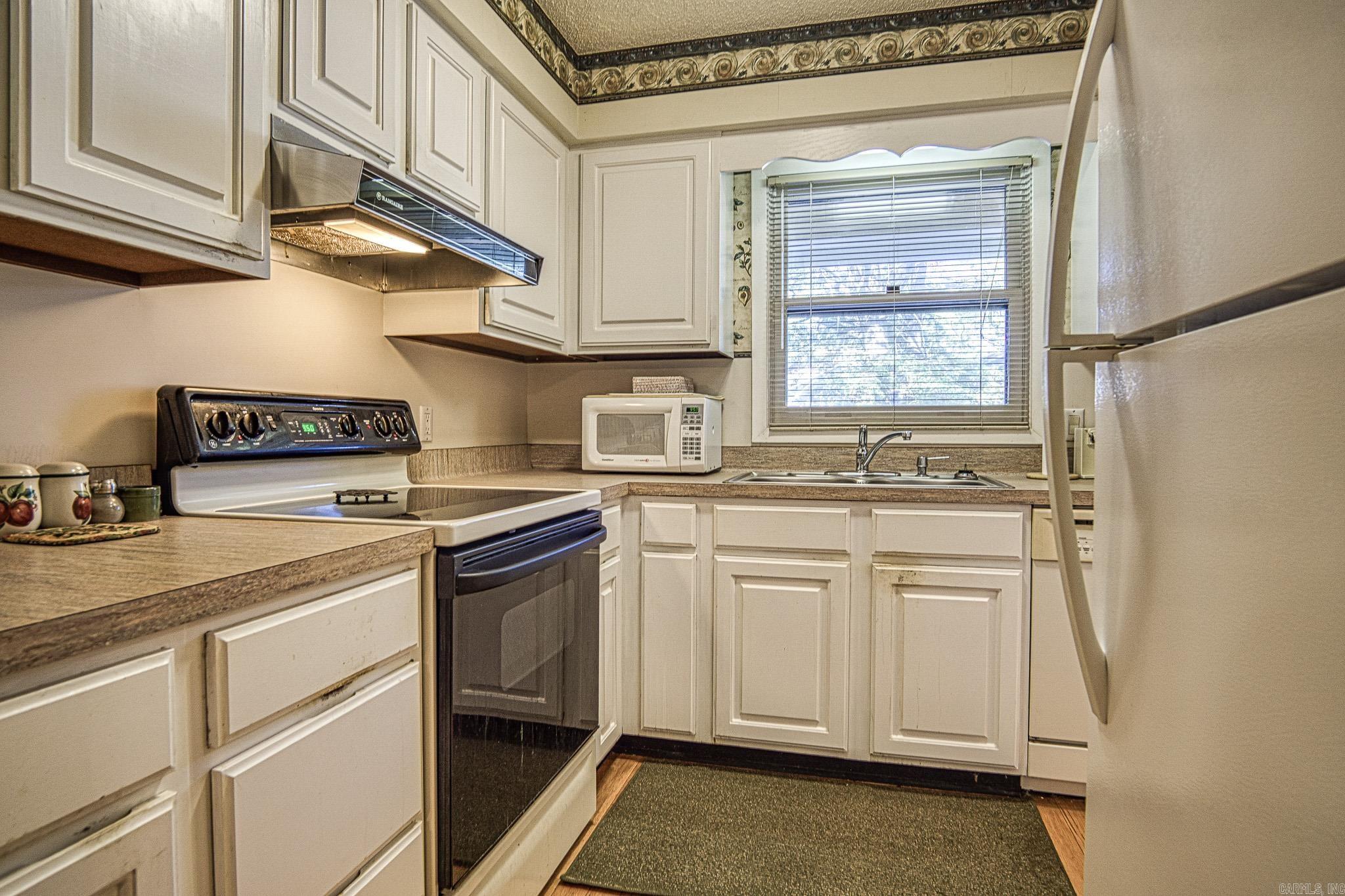 VALENCIA COURTS - Residential