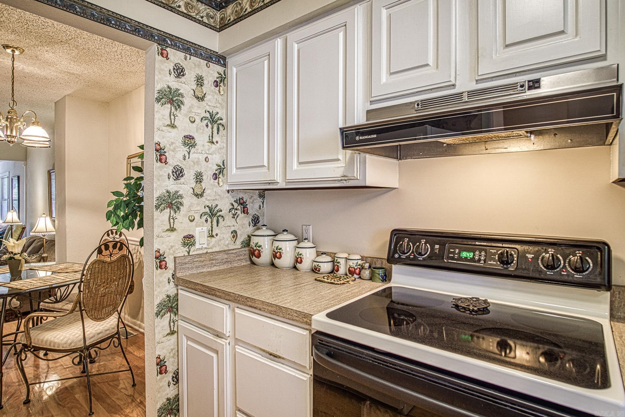 VALENCIA COURTS - Residential