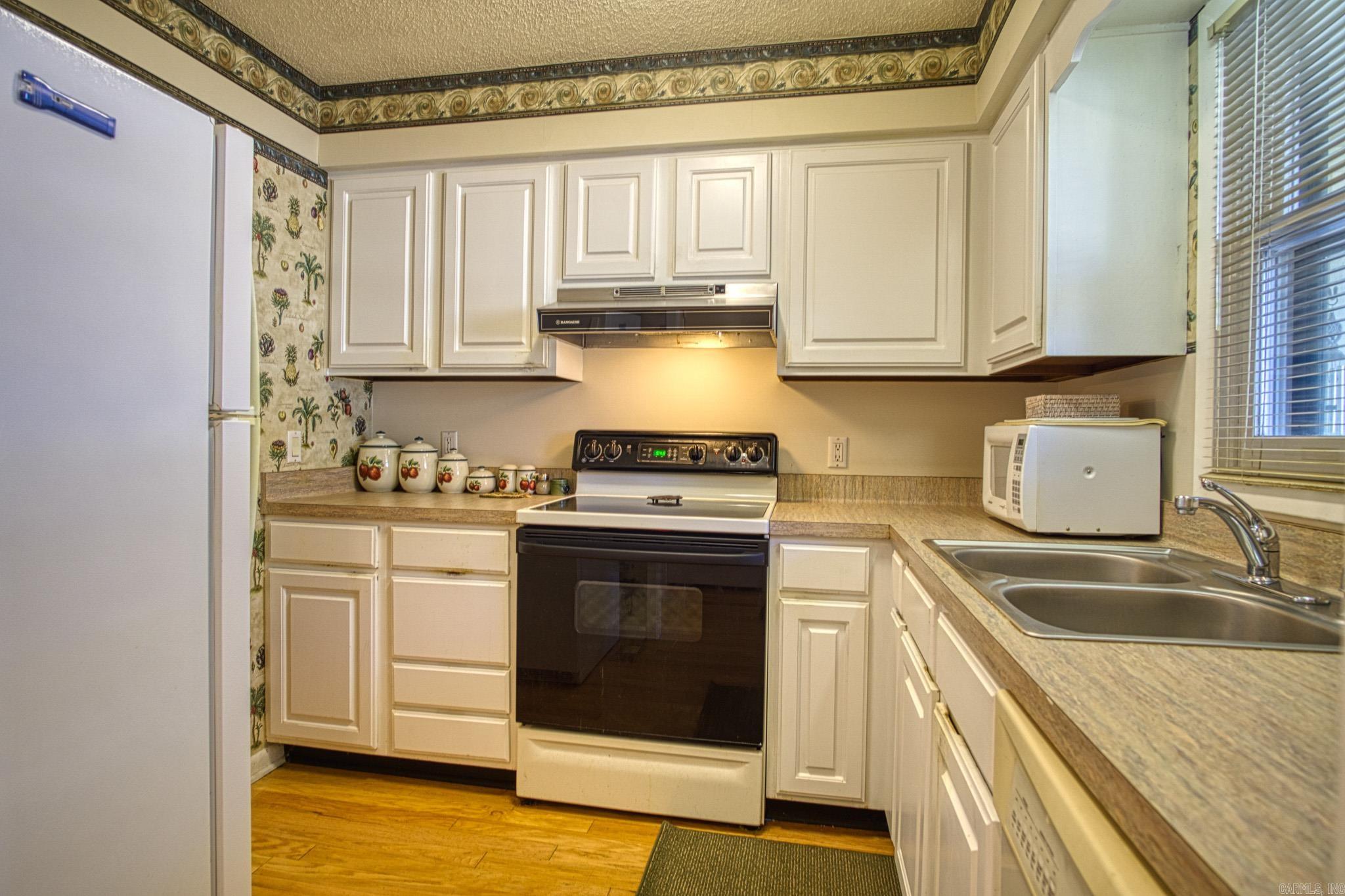 VALENCIA COURTS - Residential