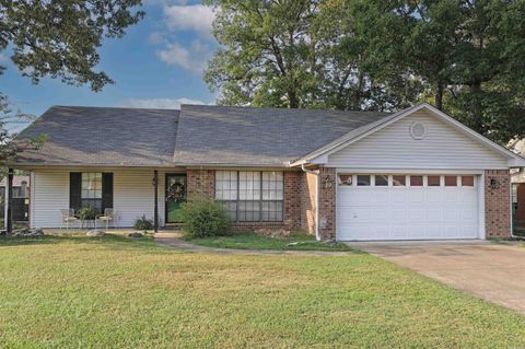 Photo of 318 Regal Oaks, White Hall, AR 71602 (MLS # 25042518)