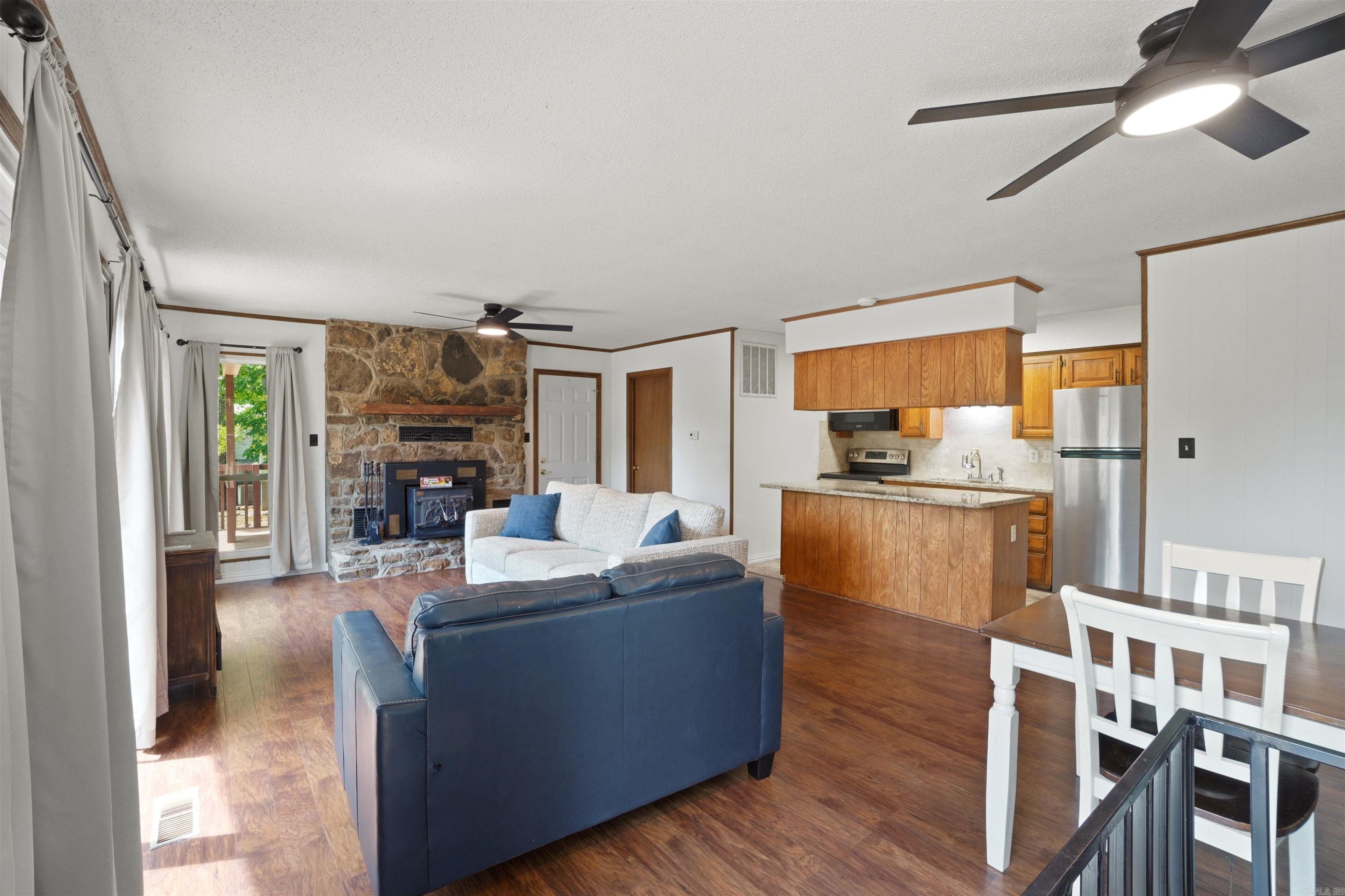 CHELSEA GLADE - Residential