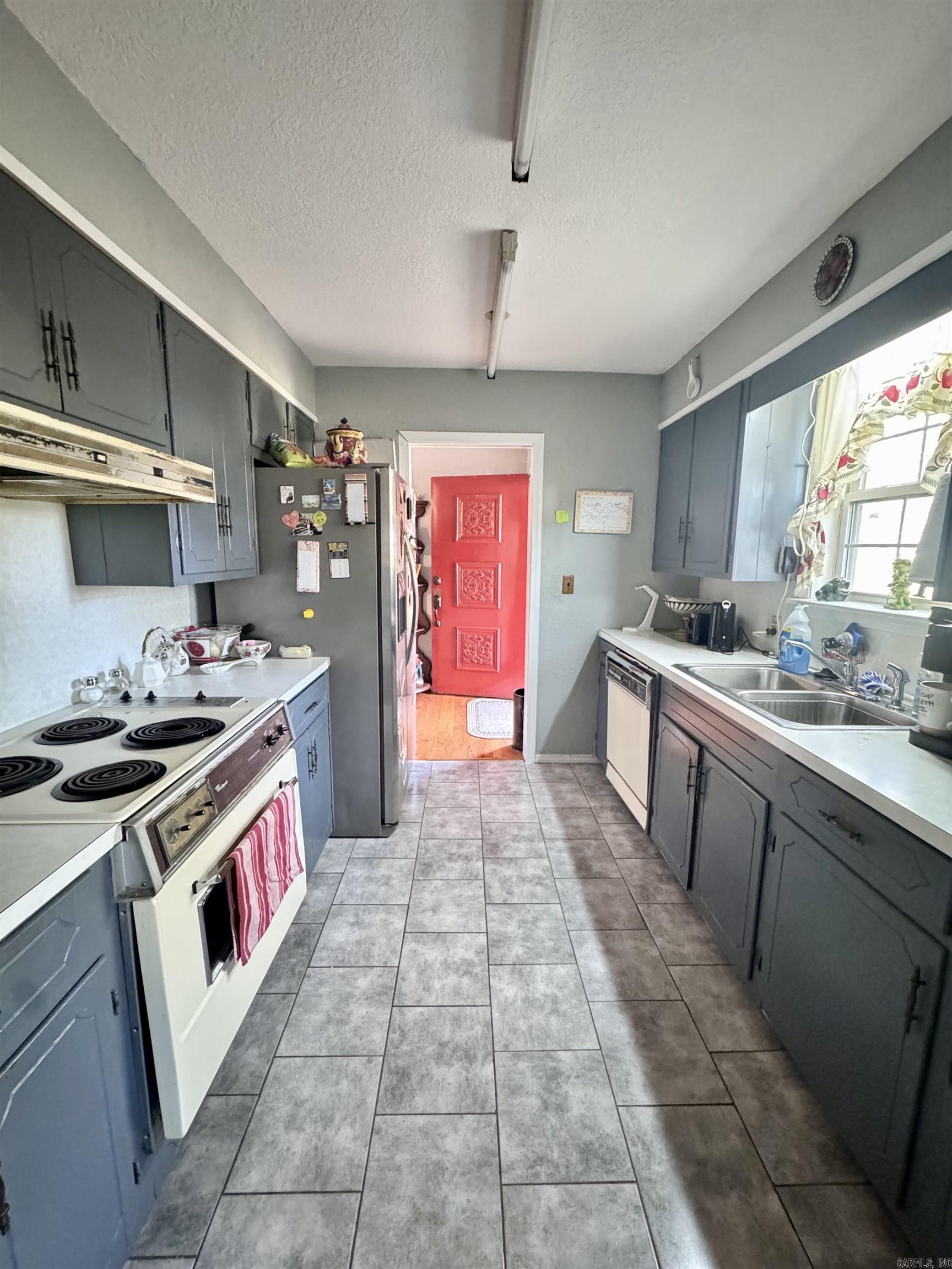 LEISURE ESTATES SUBDIVISION PH - Residential