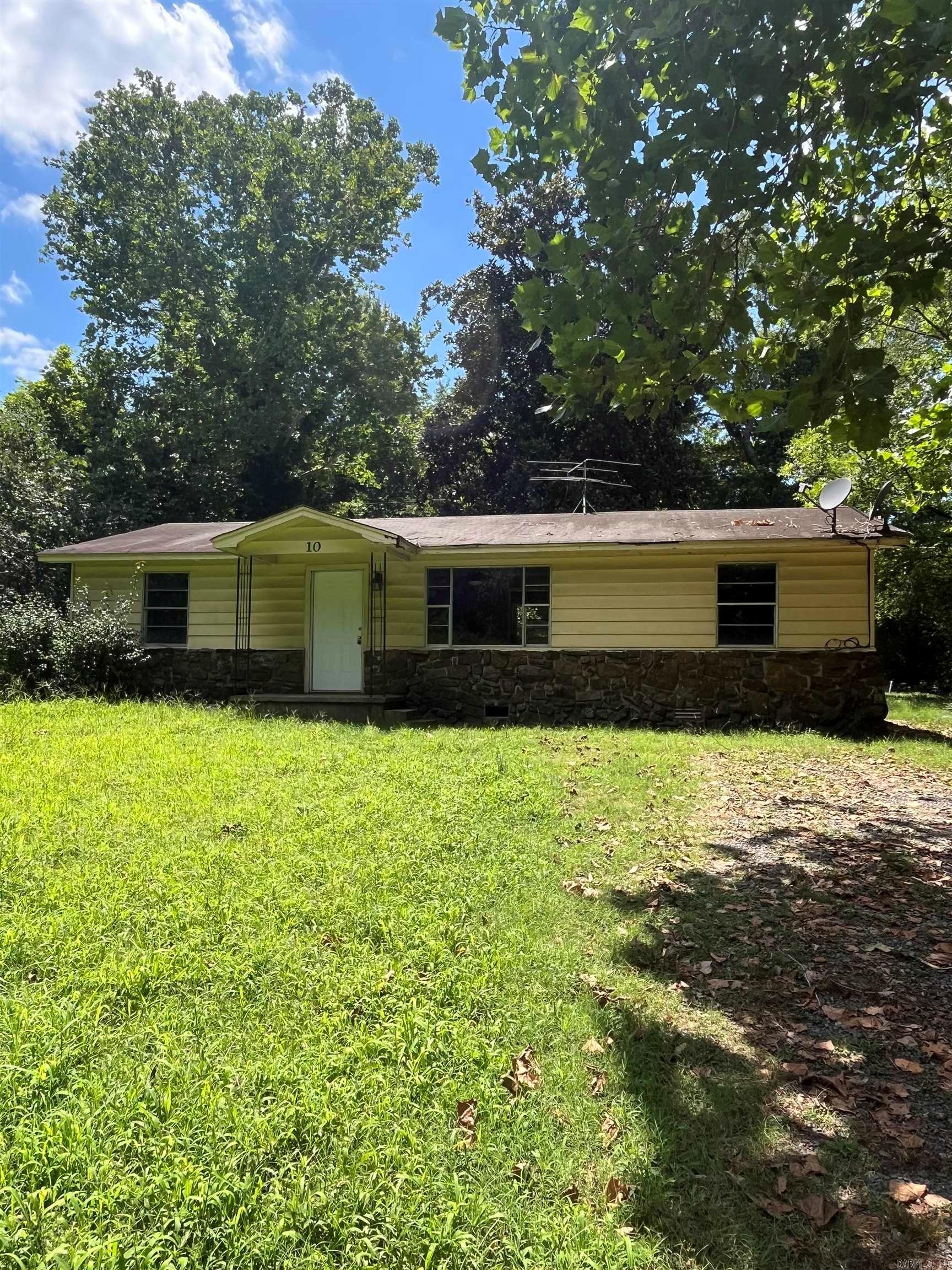 3 bed 1 bath with some interior updates, Secluded on a shaded lot. Fully chain linked fence. Property does need some exterior work. "Selling as is where is"