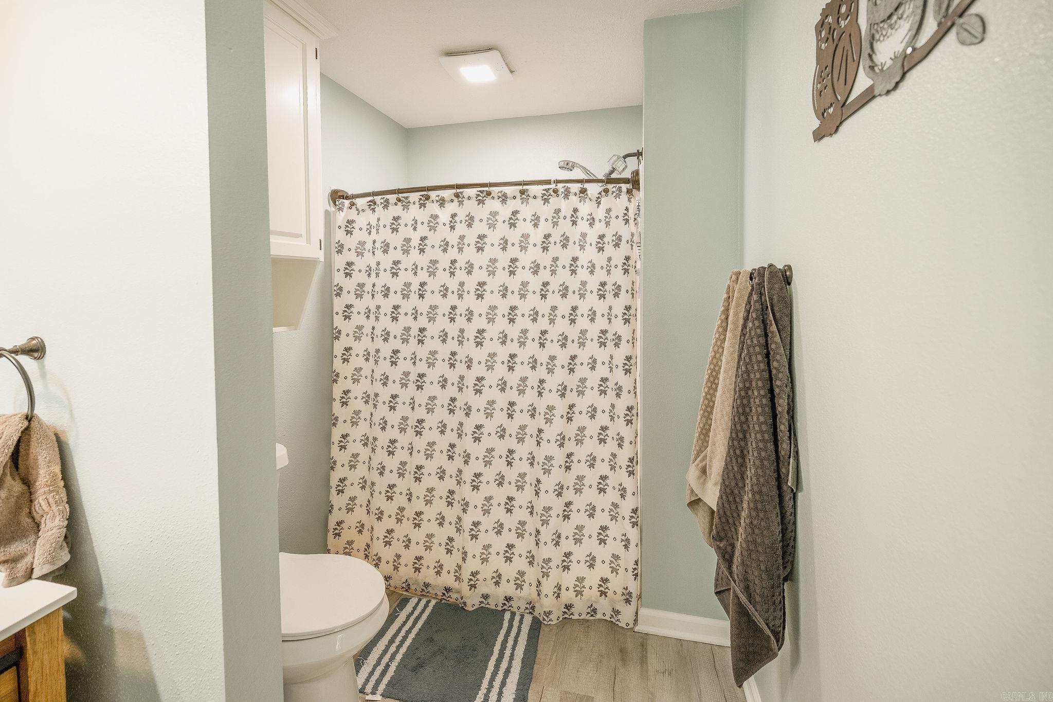 COUNTRY VILLAGE ESTATES - Residential