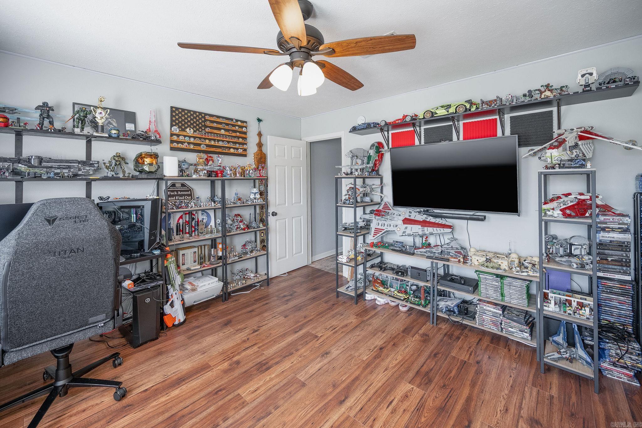 COUNTRY VILLAGE ESTATES - Residential