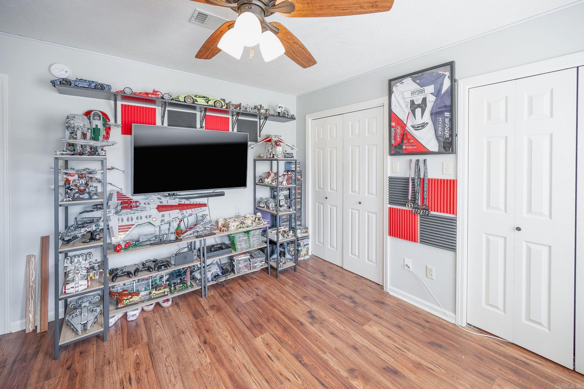 COUNTRY VILLAGE ESTATES - Residential