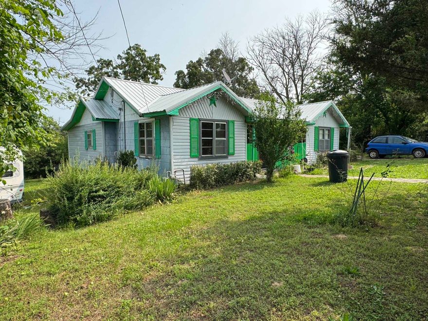 Check out this new listing on 1.38 acres in Calico Rock, AR! This home contains 2 bedrooms, 1.5 bathrooms, a bonus room through the dining room, and a laundry room through the carport. With a large backyard and a fenced in area, there is ample room for pets, a garden, and many other activities. While having the out of town feel, you are still close to down town Calico Rock, and the famous White River! Listed at only $75,000, this would be a great investment opportunity! Give us a call today!