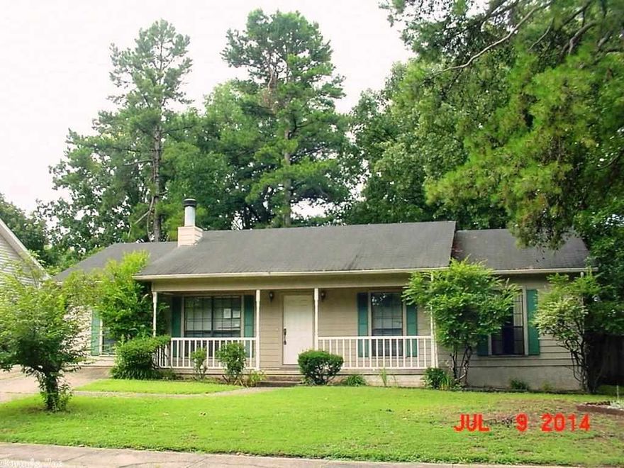 Fantastic price.. Large spacious home in fantastic area,  close to everything. A rare find of 4 bedroom home in this area or could be used as office or den. Large porch across front, Excellent floor plan with the Living (w/fireplace), kitchen and dining all open and very spacious. Dbl closet's and extra storage in utility room.  Dining room doors open onto patio with level privacy fenced yard. Call to see it today.  Agents see remarks