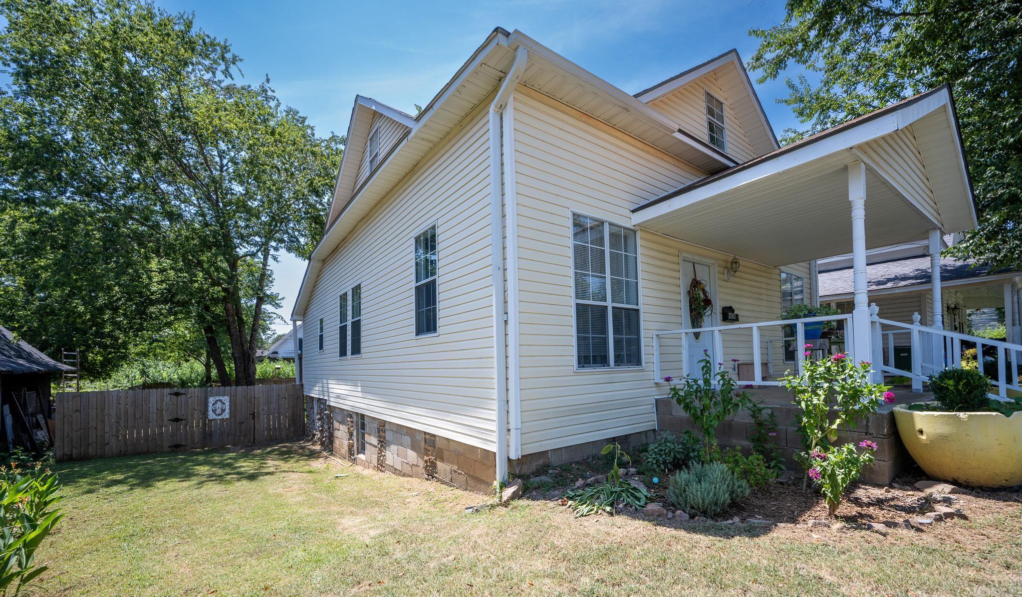 Mena Original - Residential