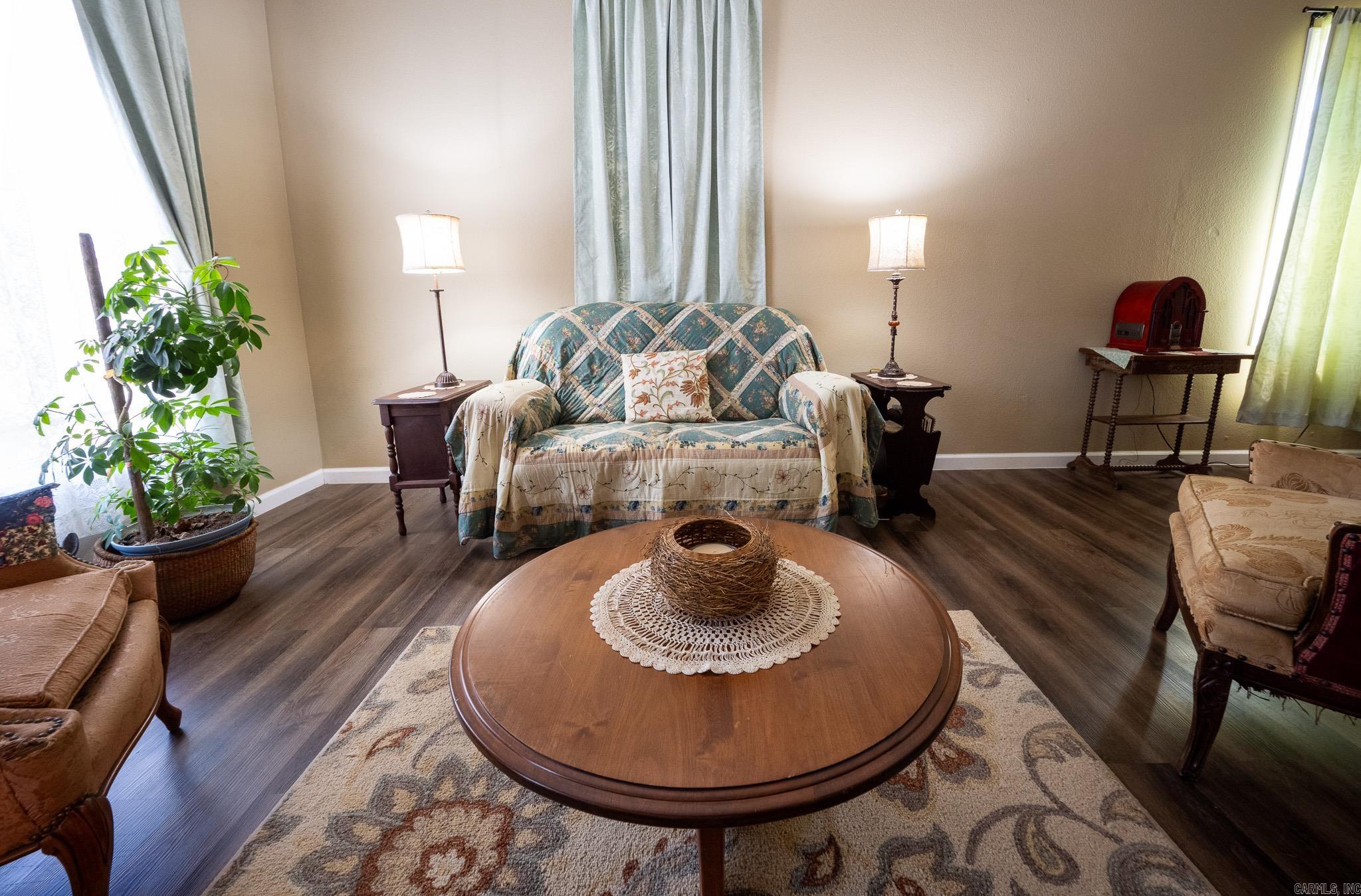 Mena Original - Residential