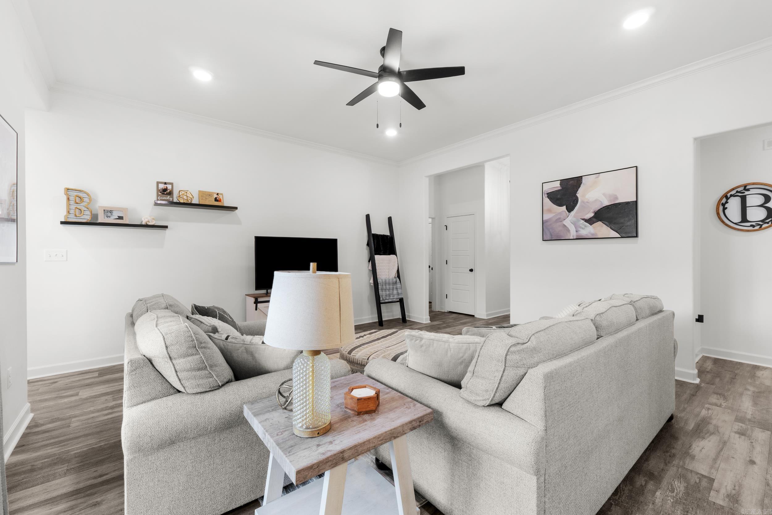 EAST MEADOW - Residential