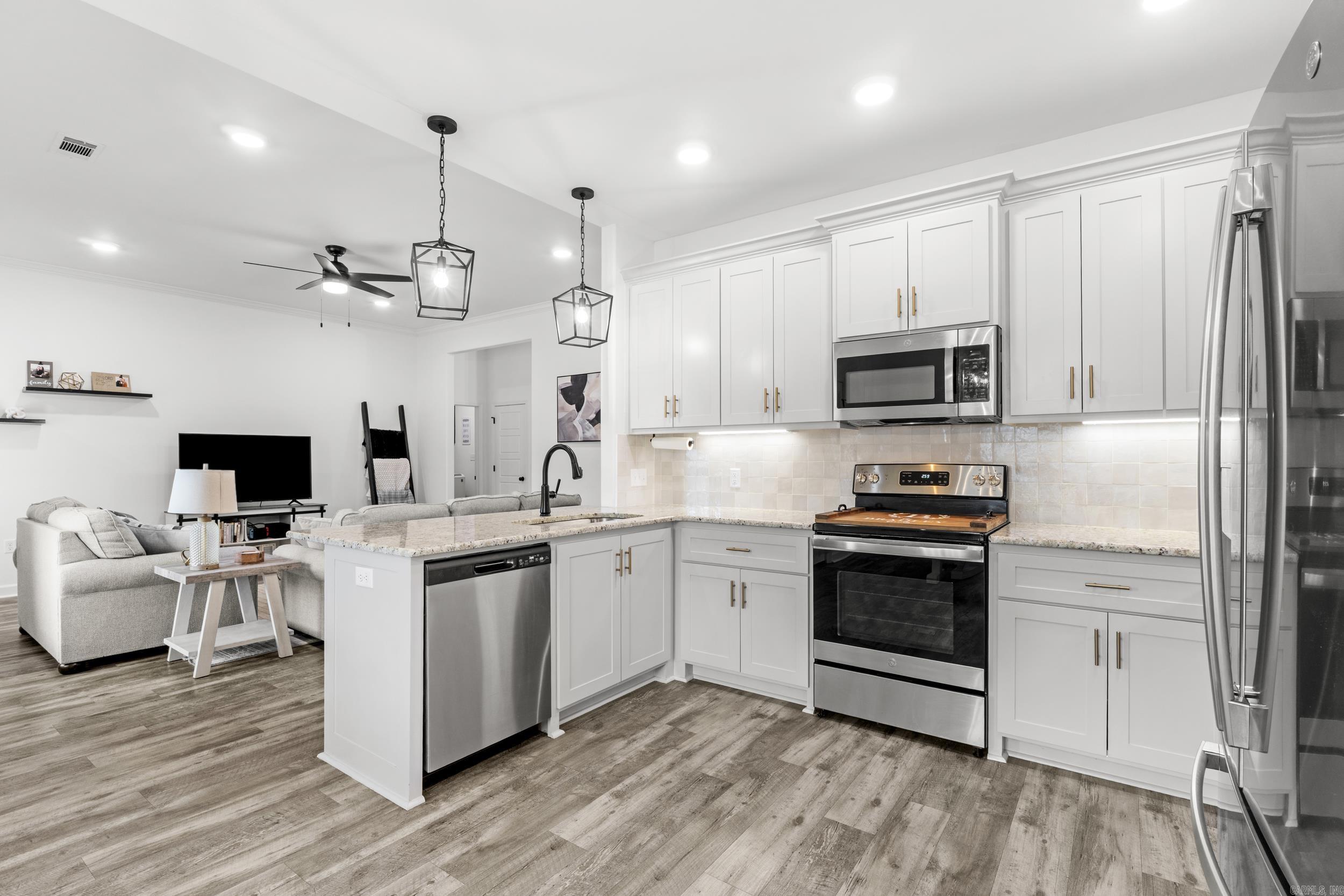 EAST MEADOW - Residential