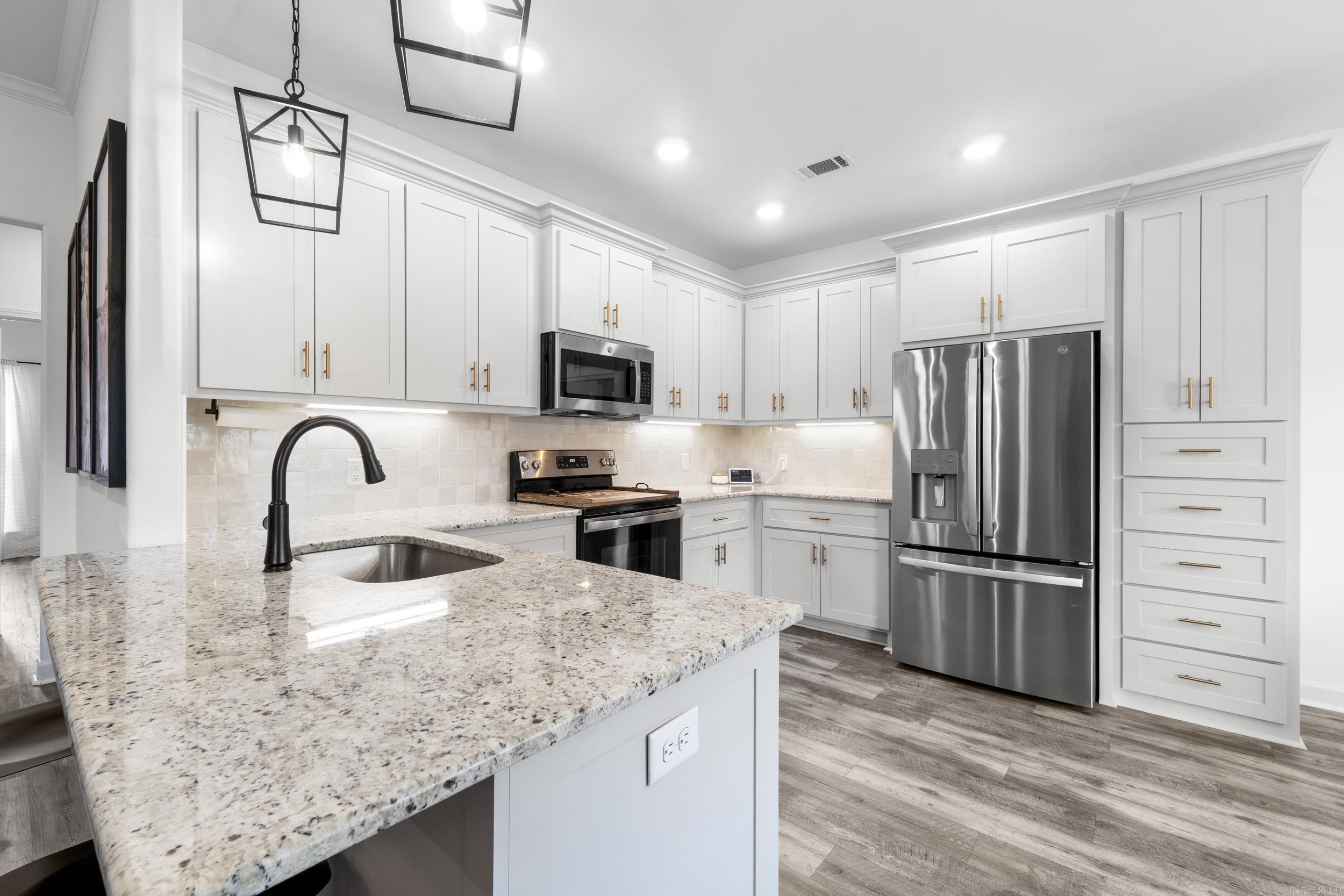 EAST MEADOW - Residential