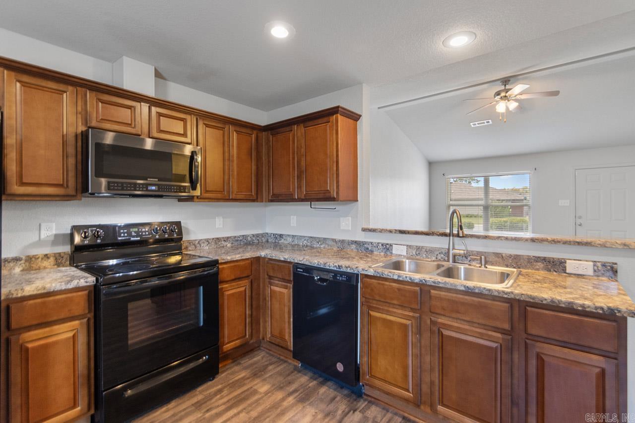 WOODLANDS EDGE - Residential