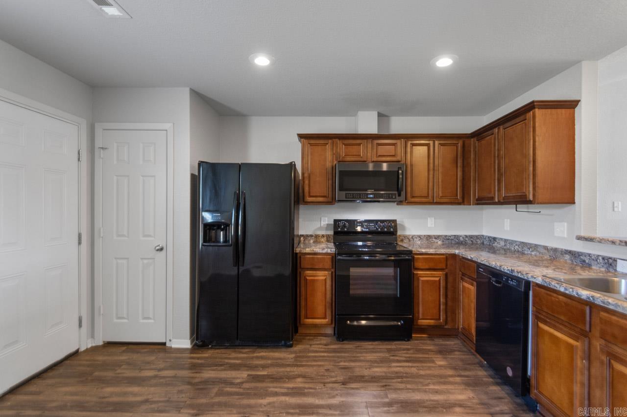 WOODLANDS EDGE - Residential