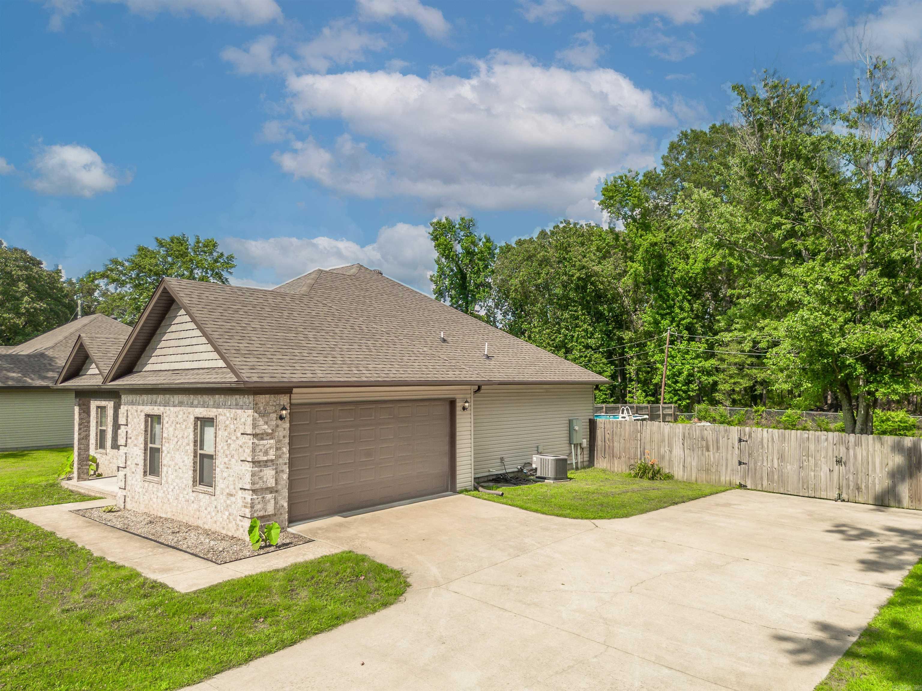 ARBOR OAKS - Residential