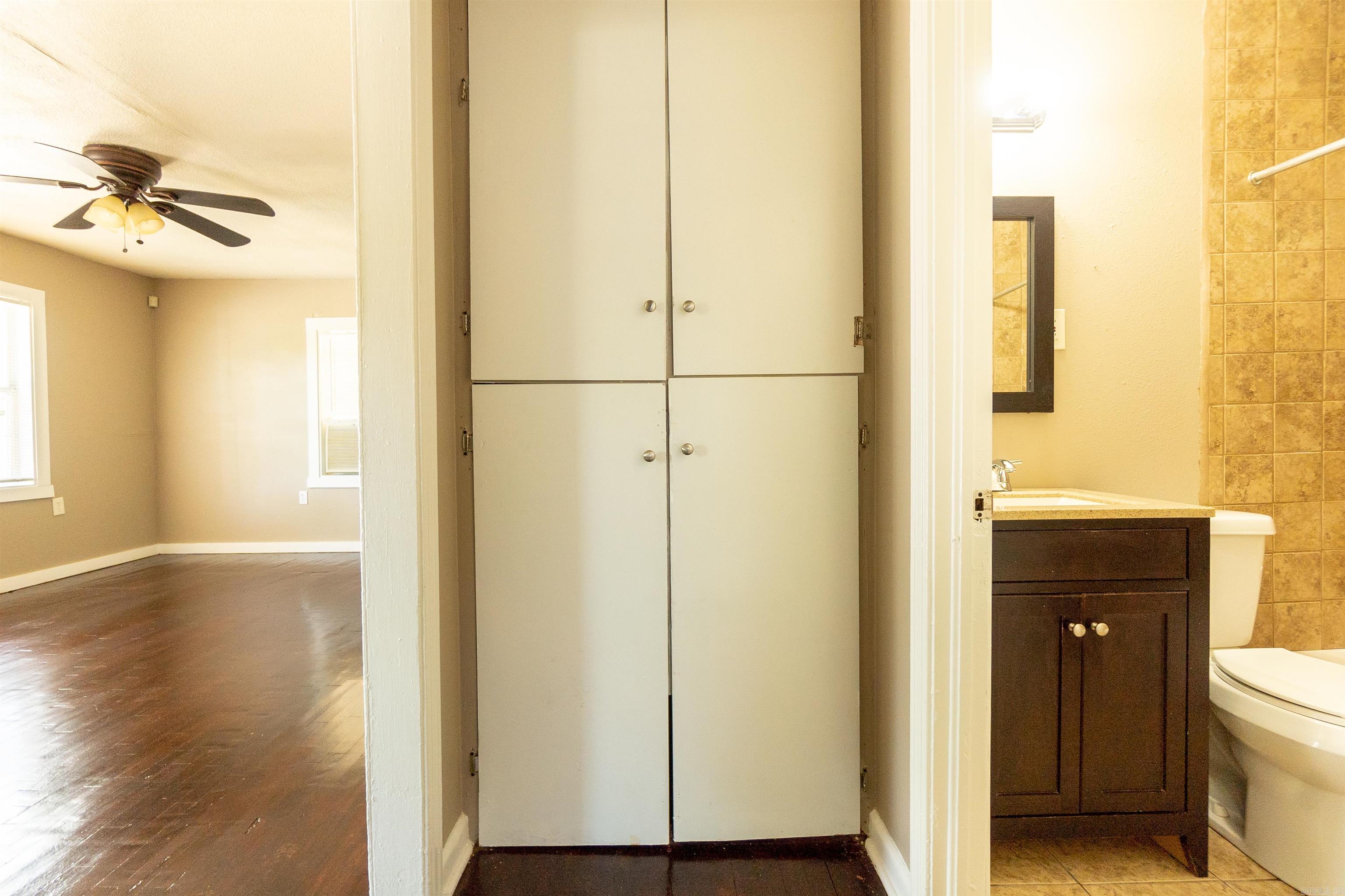 BARROW JOHN - Residential