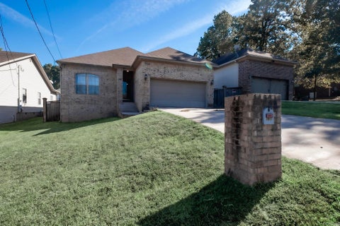Photo of 1911 Perry Street, Little Rock, AR 72205 (MLS # 26042996)