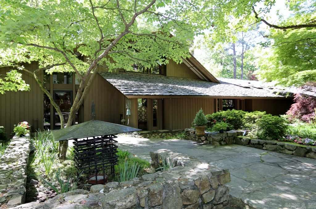 Designed by Architect Fay Jones, updated & remodeled in 2011, glassy one-level w/guest house situated on 4.66 private tree covered acres. All bedrooms have adjoining baths, upstairs loft office, cathedral ceilings in great room, walls of glass throughout. Large patios extend interior living space to the outside. Serene, remarkable property. (home 4425 sf; guest house 564 sf)