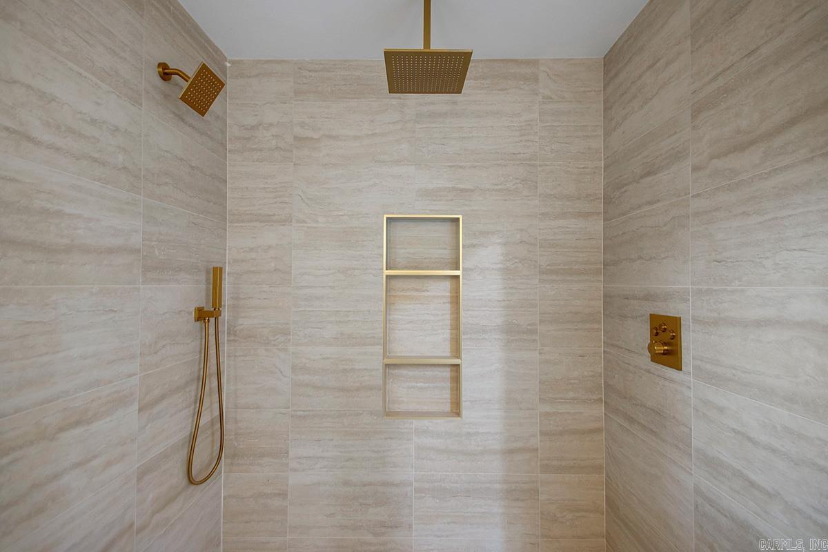 EAST MEADOW - Residential