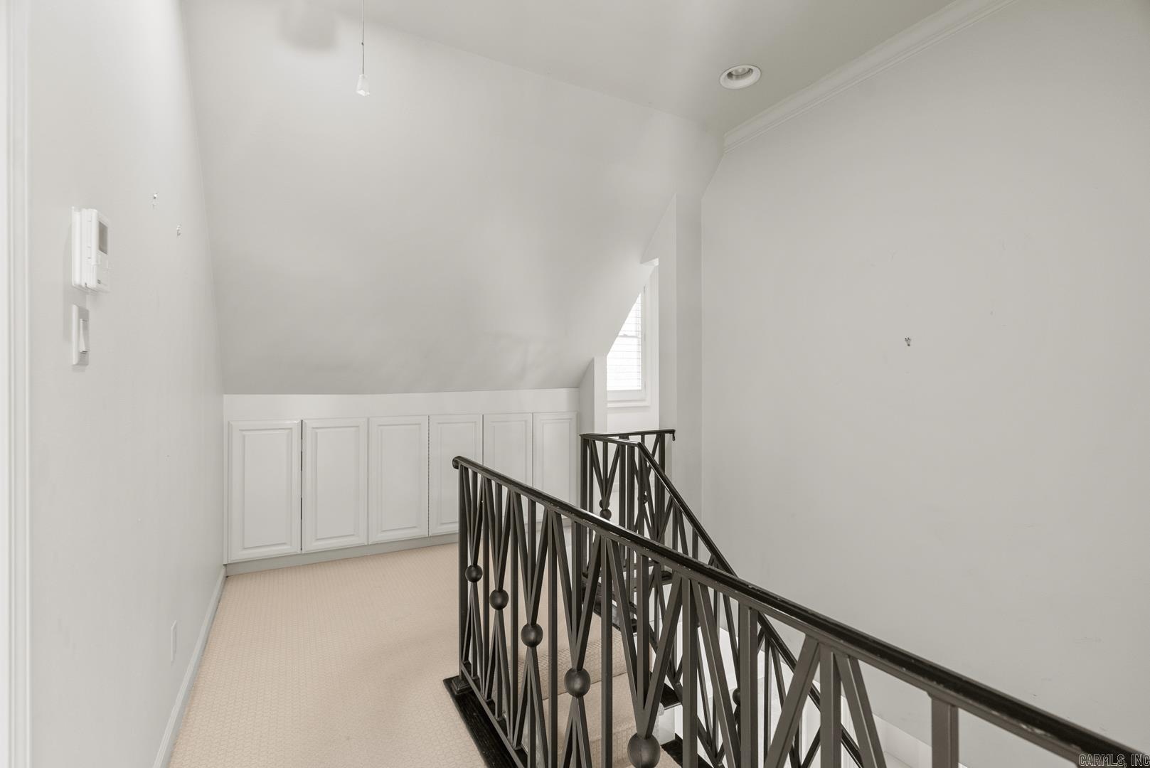 PINE MANOR - Residential