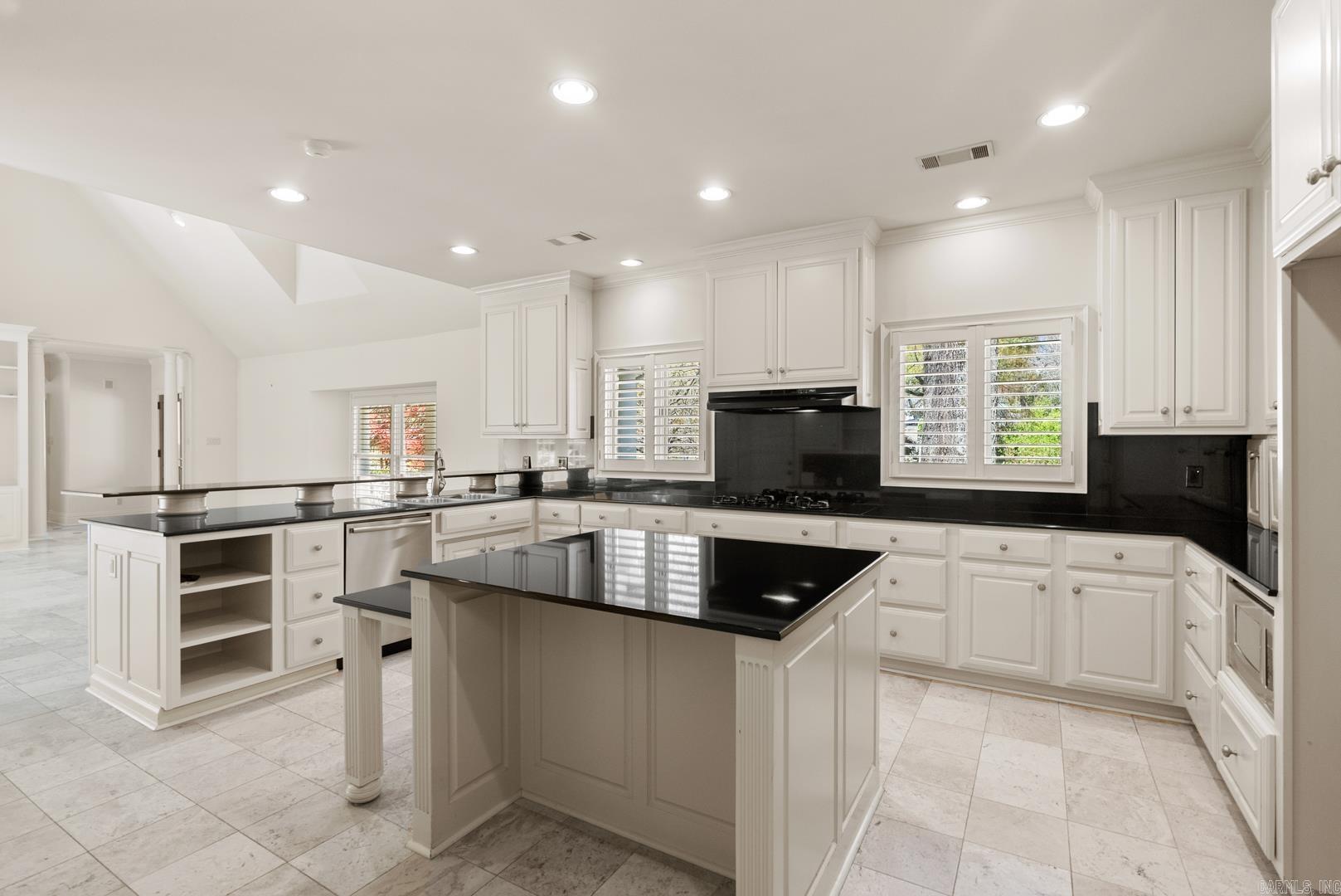 PINE MANOR - Residential