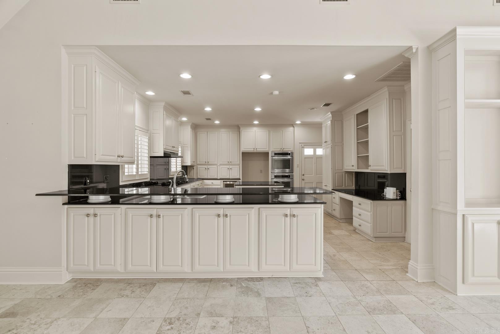 PINE MANOR - Residential