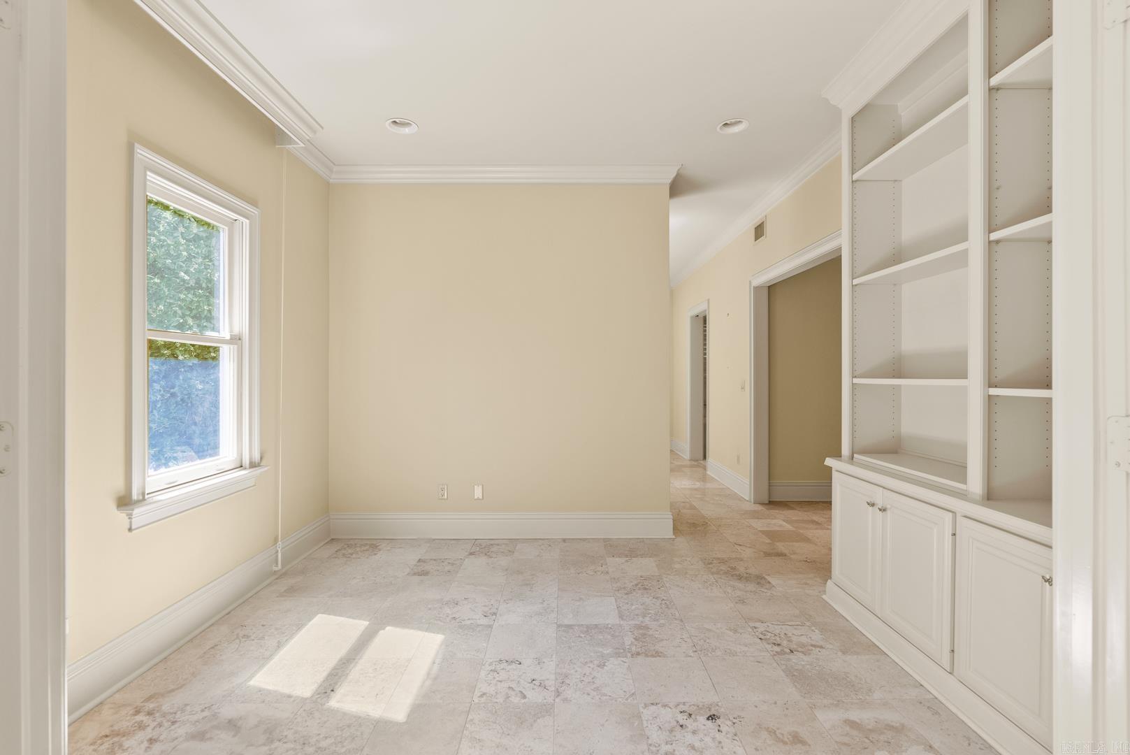 PINE MANOR - Residential