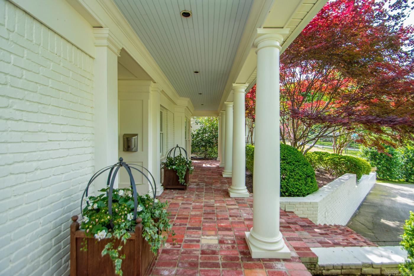 PINE MANOR - Residential