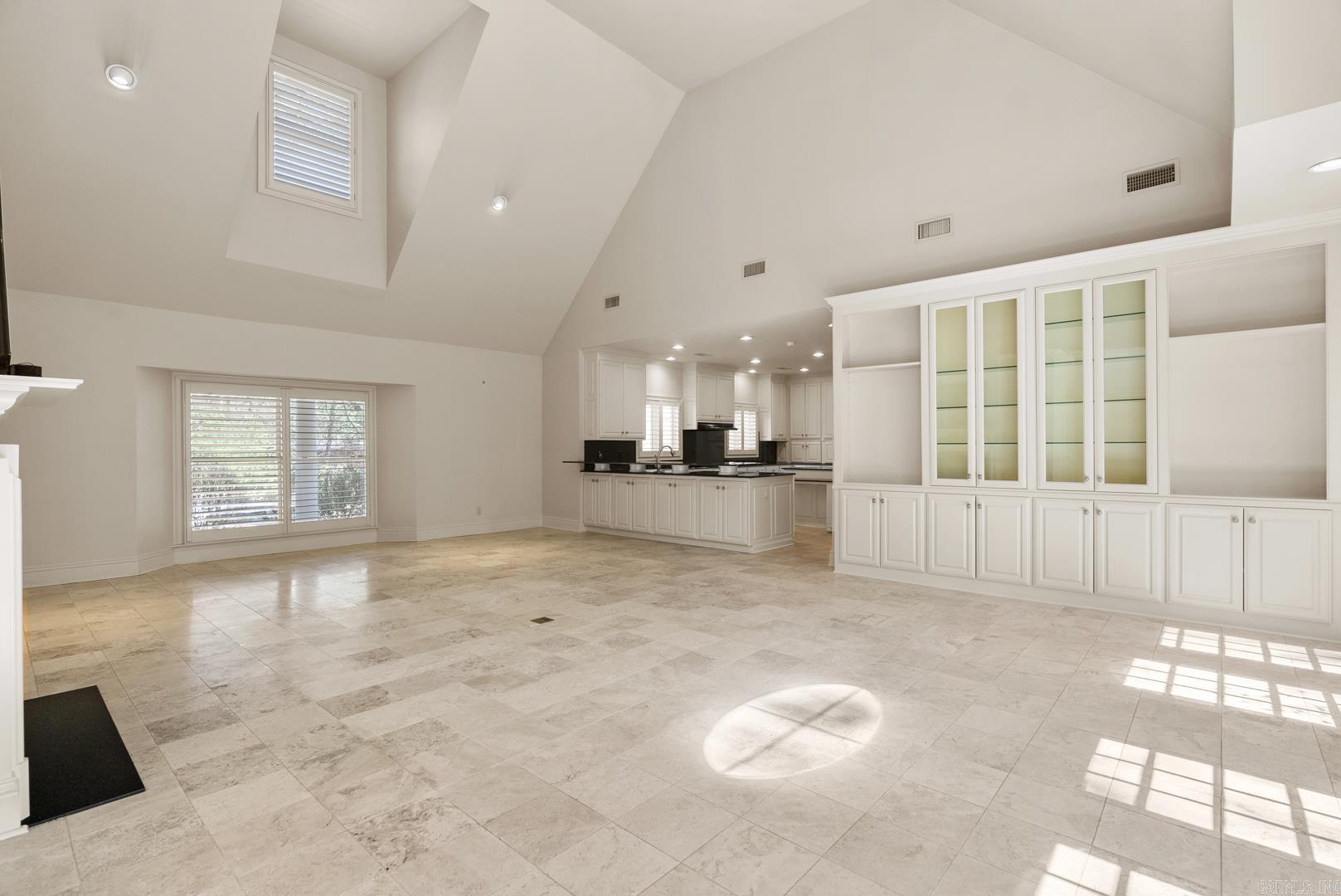 PINE MANOR - Residential