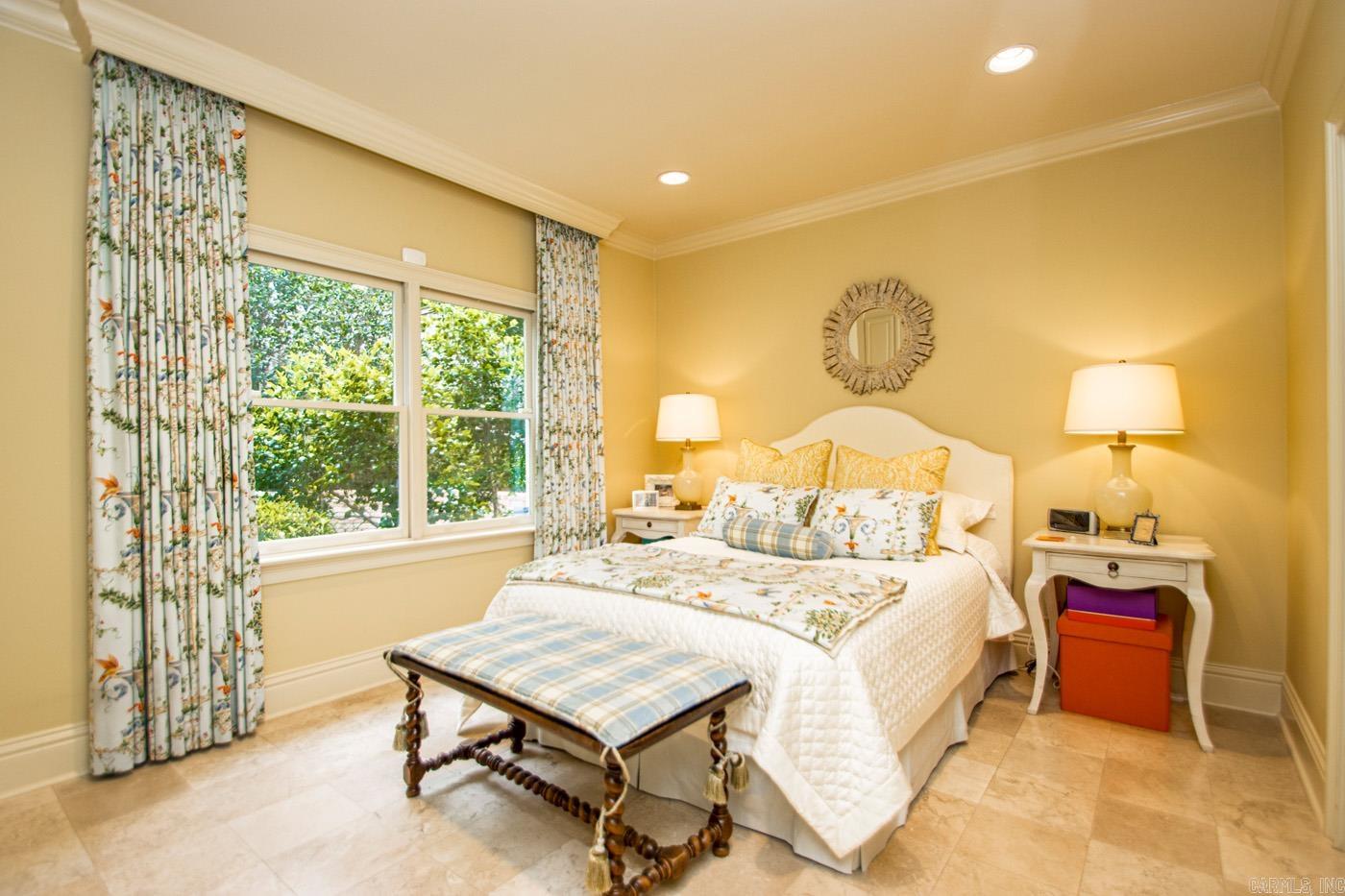 PINE MANOR - Residential