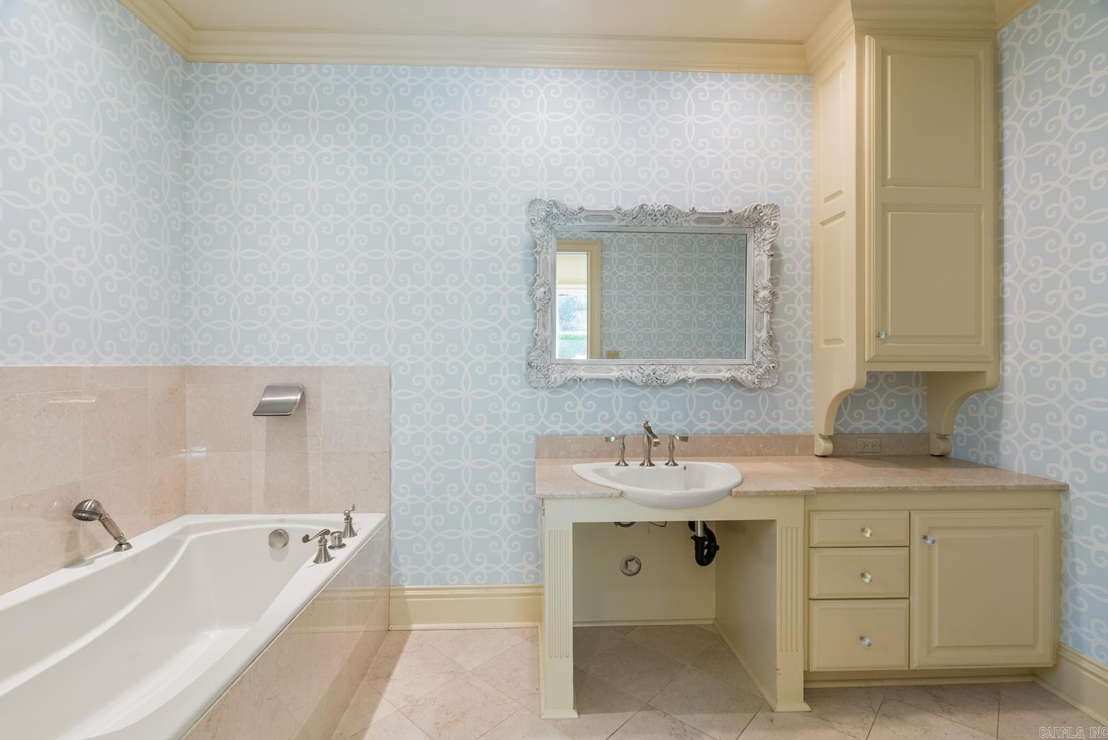 PINE MANOR - Residential