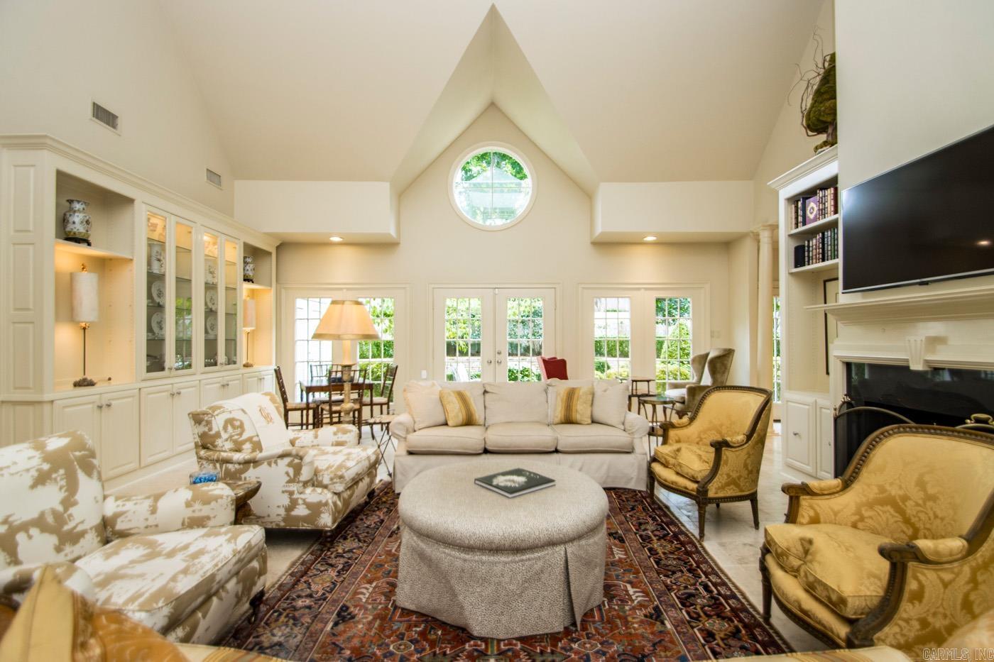 PINE MANOR - Residential