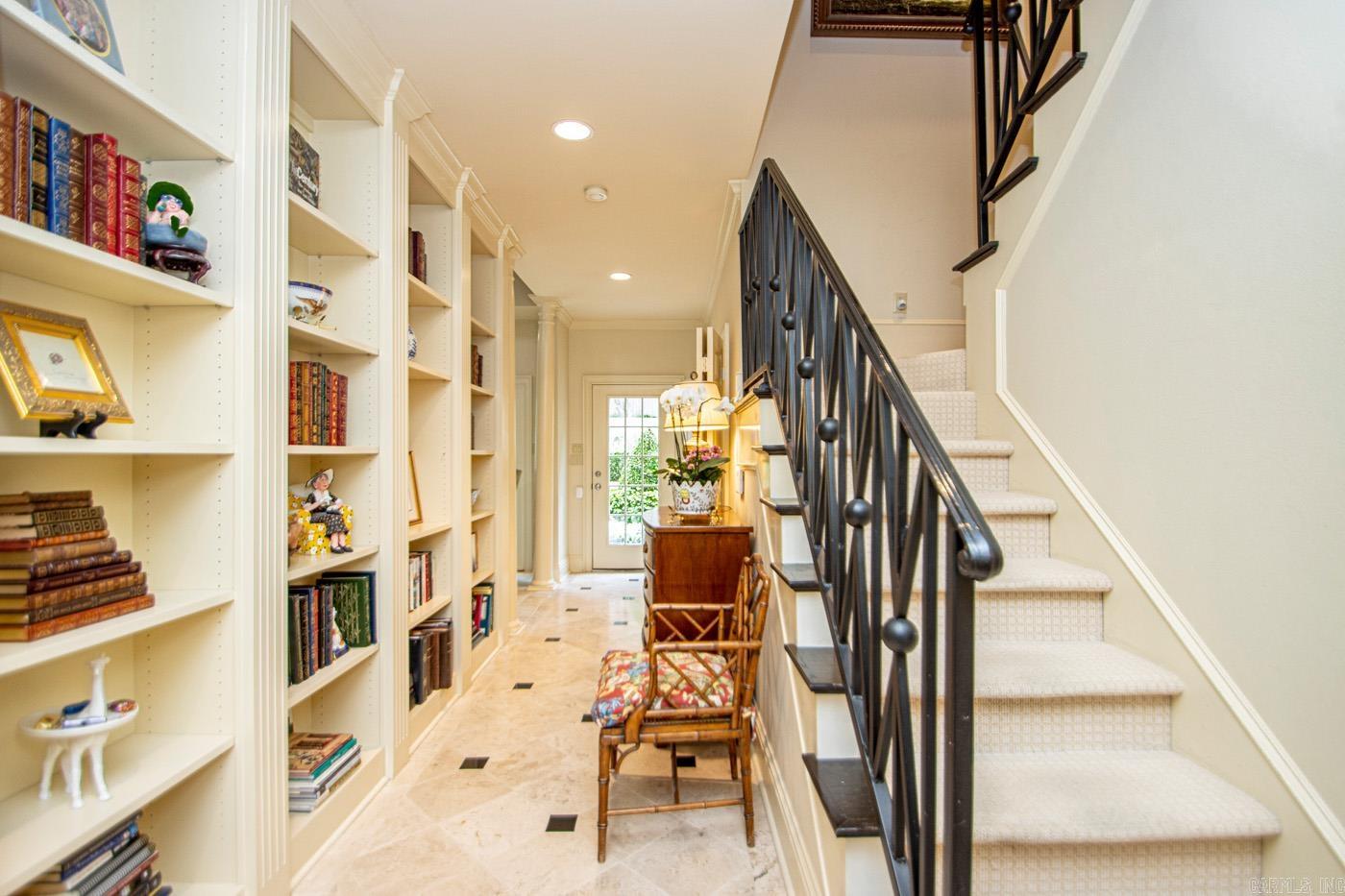 PINE MANOR - Residential