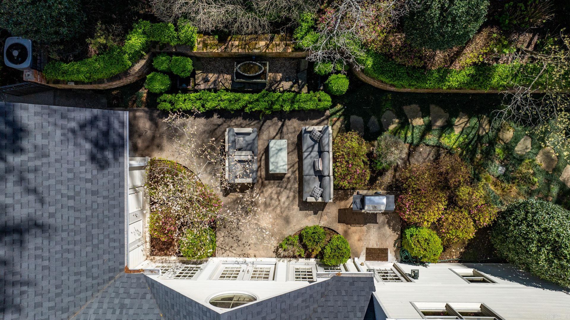 PINE MANOR - Residential