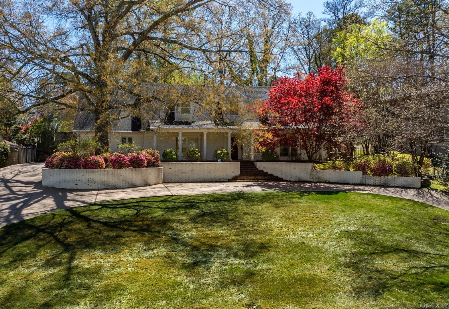 PINE MANOR - Residential