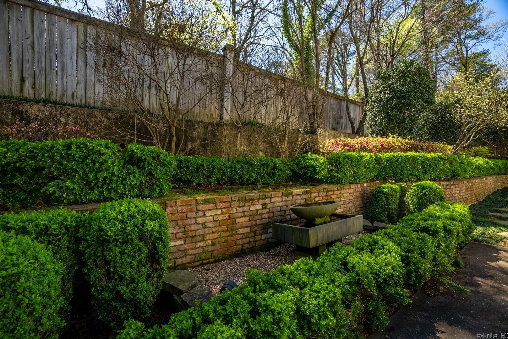 PINE MANOR - Residential