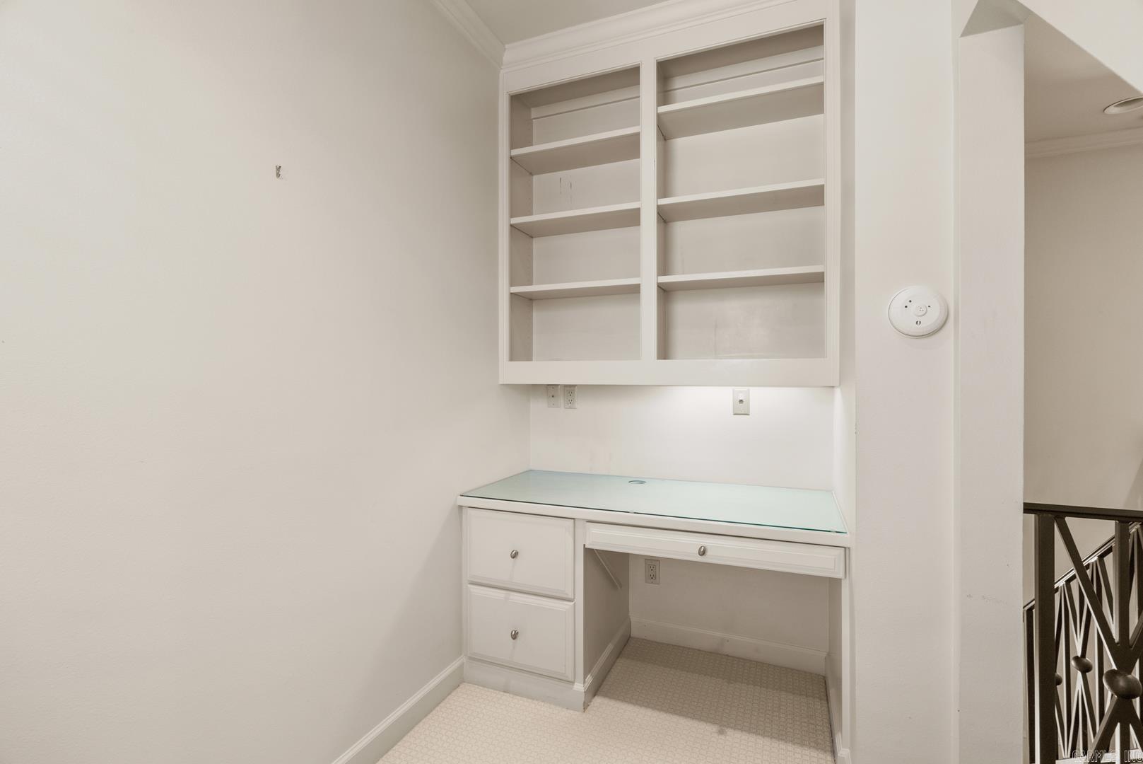 PINE MANOR - Residential