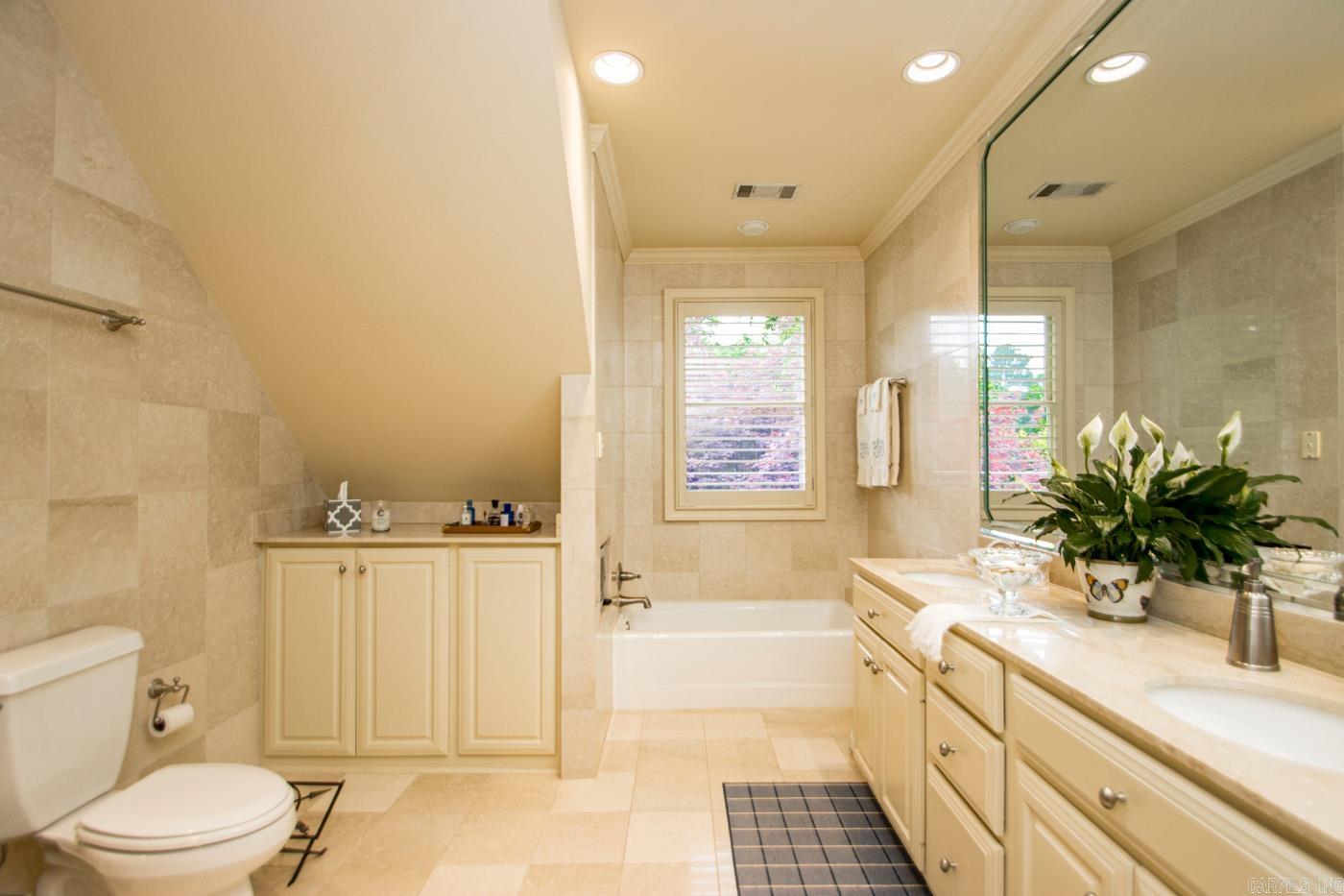 PINE MANOR - Residential