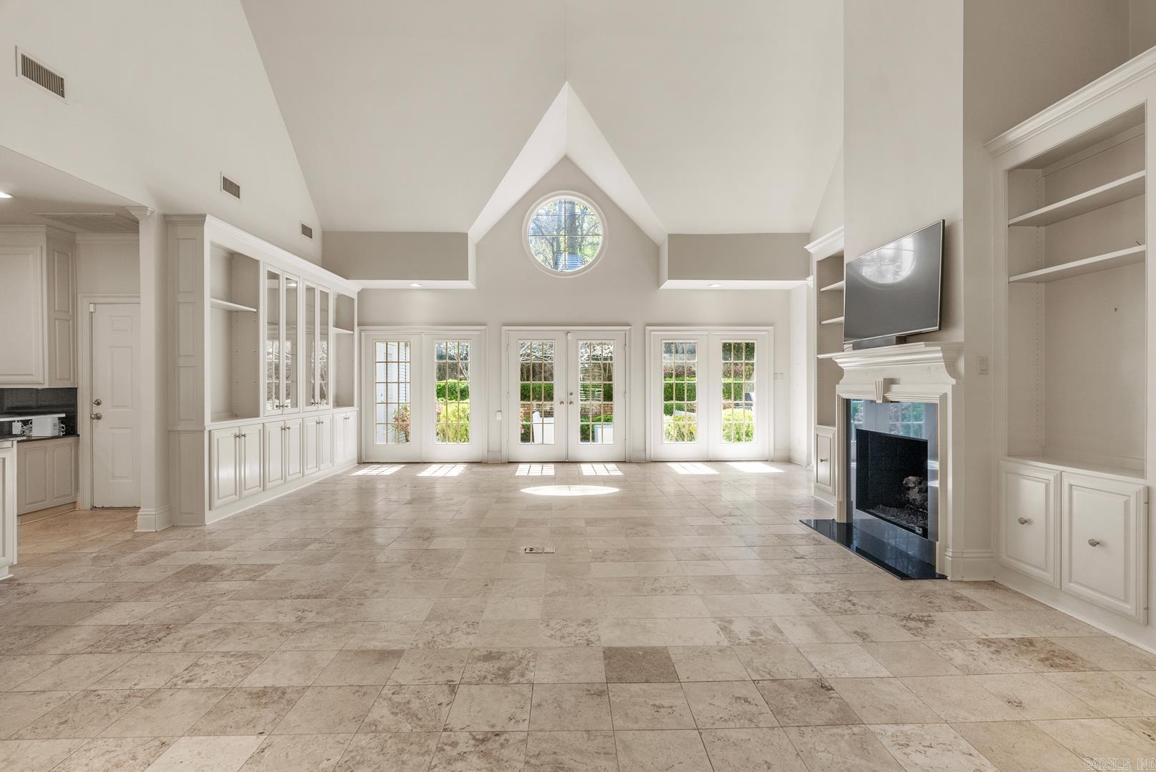 PINE MANOR - Residential