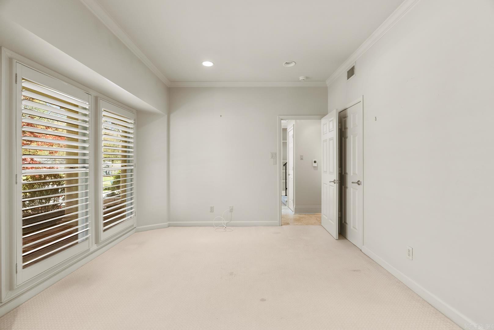 PINE MANOR - Residential