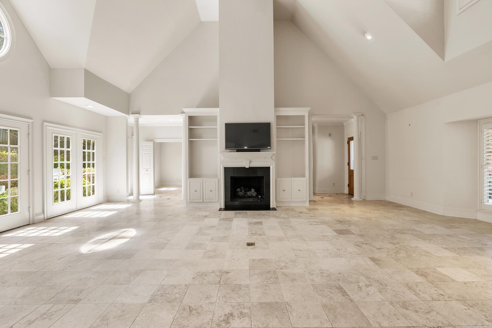 PINE MANOR - Residential