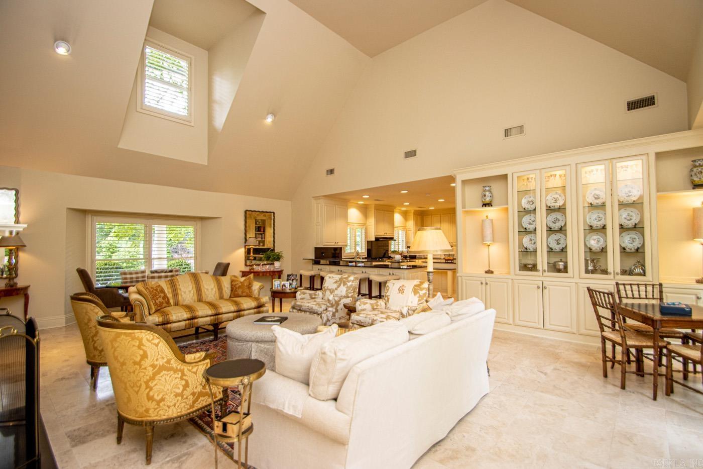 PINE MANOR - Residential