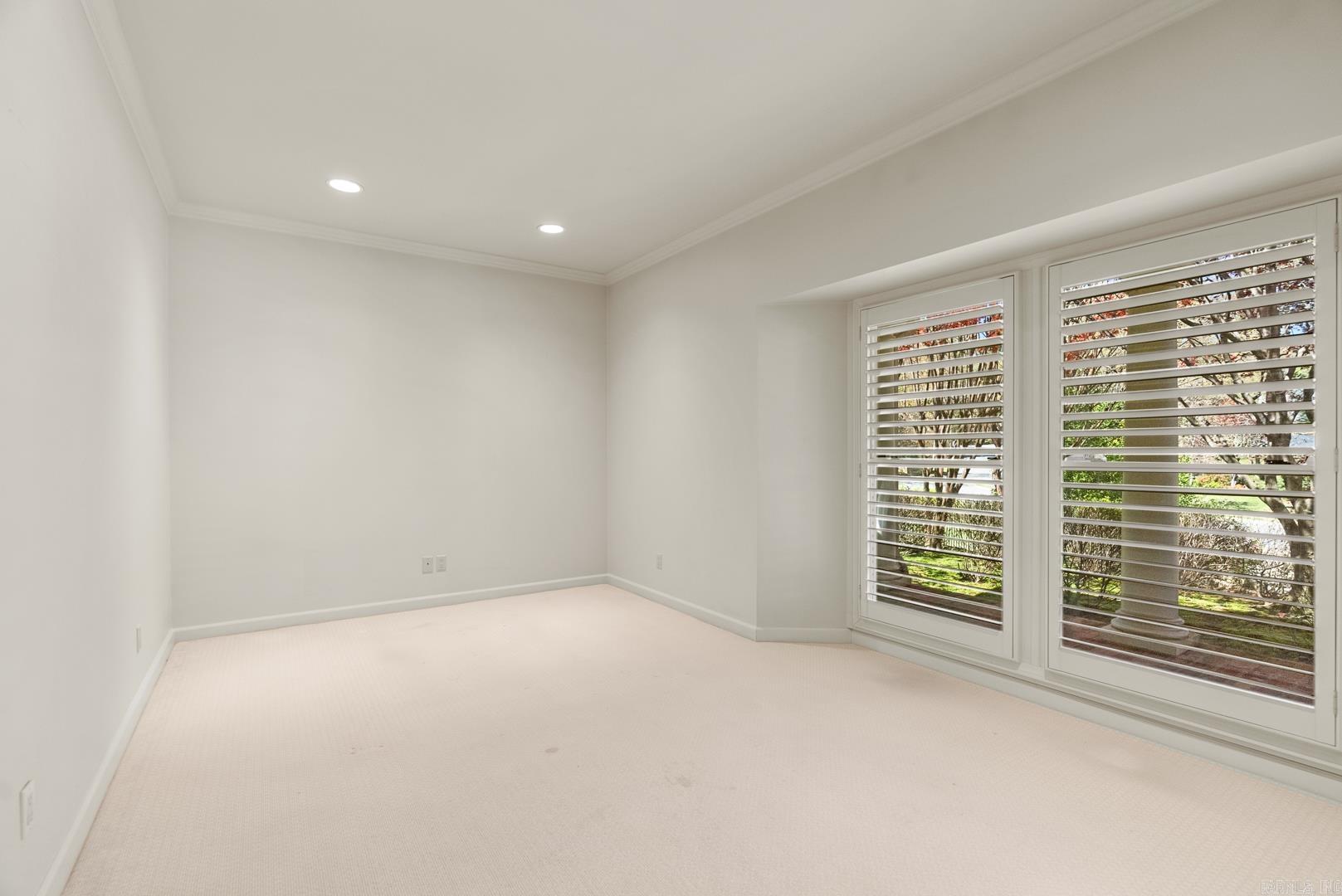 PINE MANOR - Residential